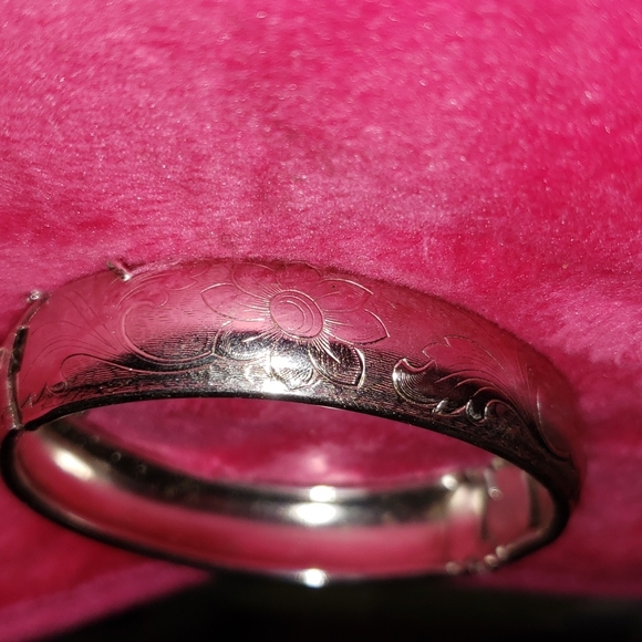 .925 Sterling Silver Bracelet with Floral Vine Engraving Details - Picture 3 of 17